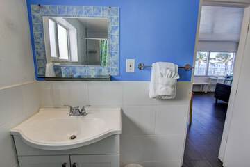 Bathroom sink