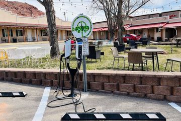Electric vehicle charging station