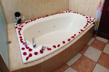 Jetted tub