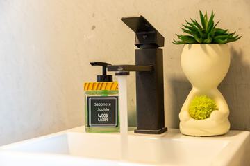 Bathroom amenities