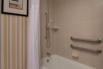 Room 34 of 134