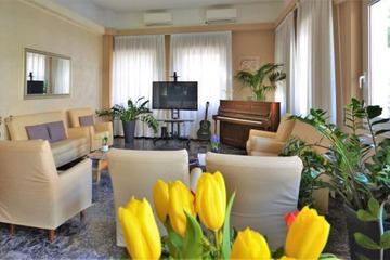 Lobby lounge