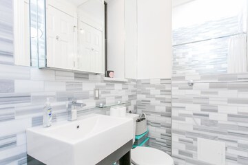Bathroom sink