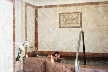 Indoor spa tub