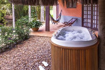 Private spa tub