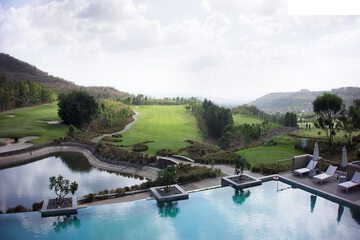 Indoor/outdoor pool