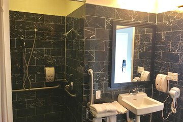 Room 17 of 39