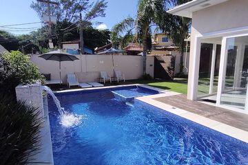 Pool waterfall