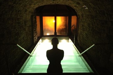 Indoor spa tub