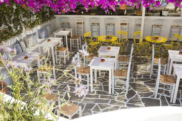 Poolside bar