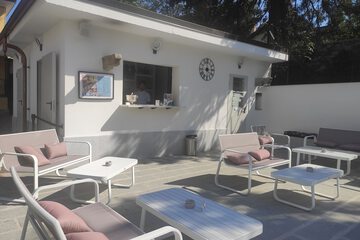 Poolside bar