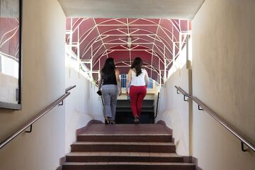 Handrails in stairways