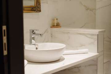 Bathroom sink