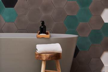 Deep soaking bathtub