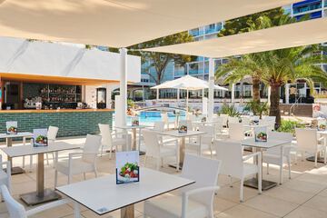 Poolside bar