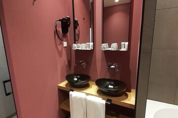 Bathroom sink
