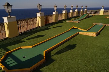 Mini-golf