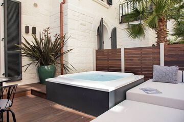 Jetted tub