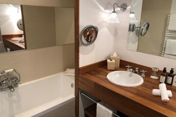 Bathroom sink