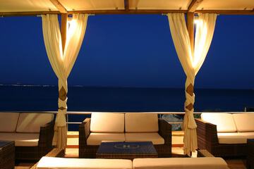 Poolside bar