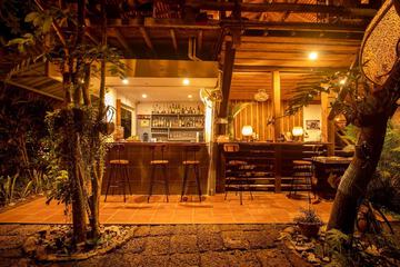 Poolside bar