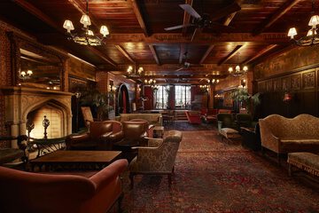 Lobby lounge