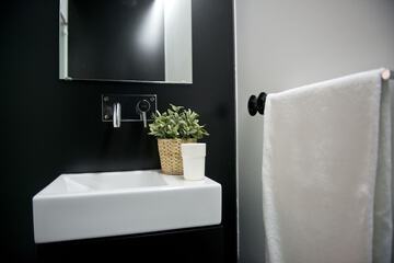 Bathroom sink