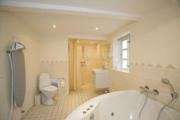 Jetted tub