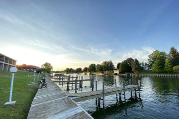 Fleetwood Inn & Suites