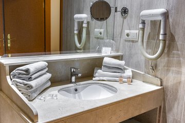 Bathroom sink