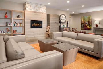Country Inn & Suites by Radisson Duluth North, MN