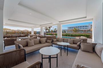 Poolside bar