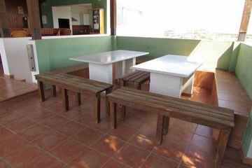Swim-up bar