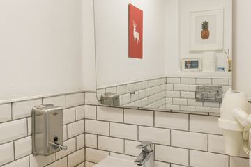 Bathroom sink