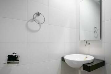 Bathroom sink