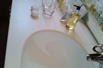 Bathroom sink