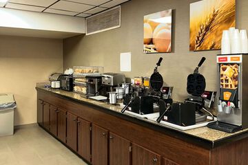 Breakfast/Coffee Service 32 of 33