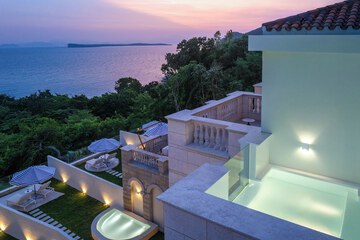 Beach/ocean view