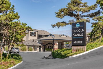 Lincoln Sands Oceanfront Resort Ascend Hotel Collection