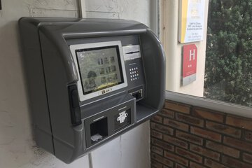 Check-in/check-out kiosk
