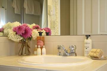 Bathroom amenities