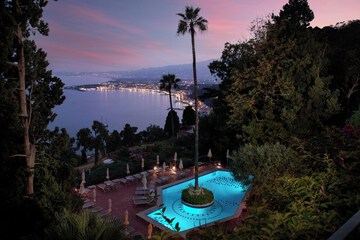 Rooftop pool