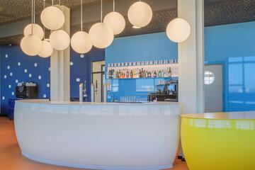 Lobby lounge