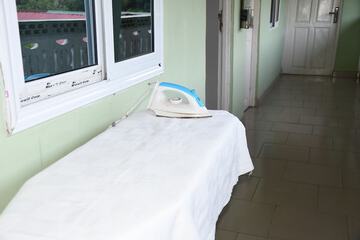 Iron/ironing board