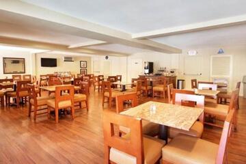 DAYS INN AND SUITES SEAWORLD AIRPORT 2