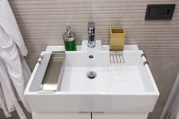 Bathroom amenities