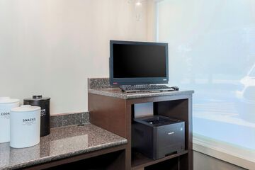 Business Center 22 of 25