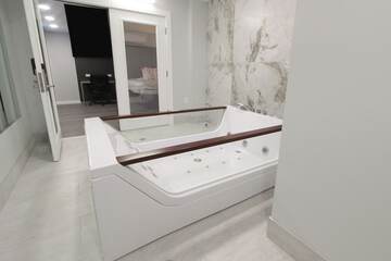 Jetted tub