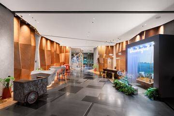 Lobby lounge