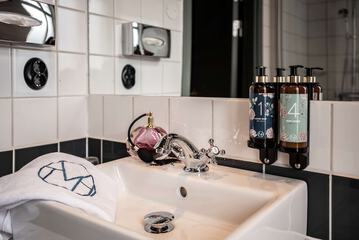 Bathroom amenities